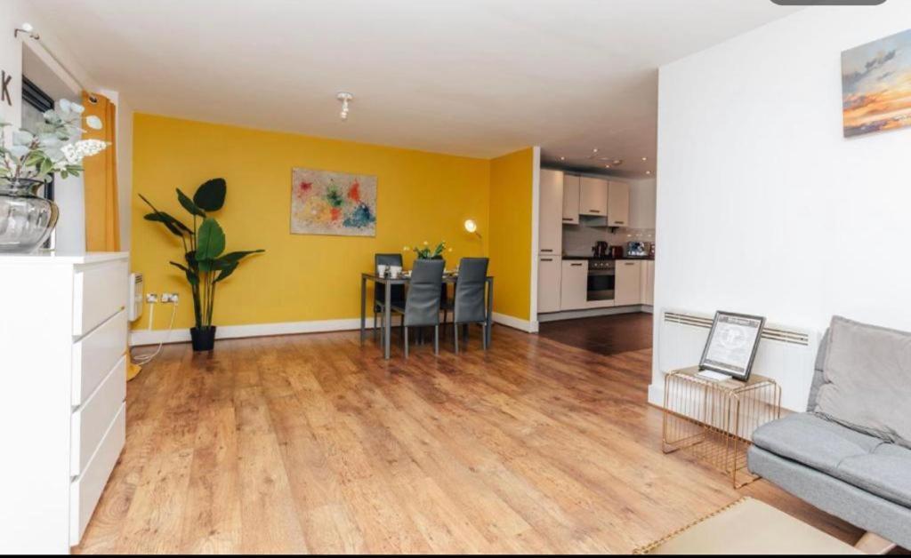 Sl Luxury 2 Bed Broad St Home Бирмингам Екстериор снимка