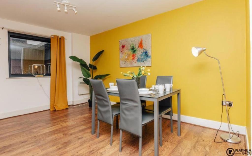 Sl Luxury 2 Bed Broad St Home Бирмингам Екстериор снимка